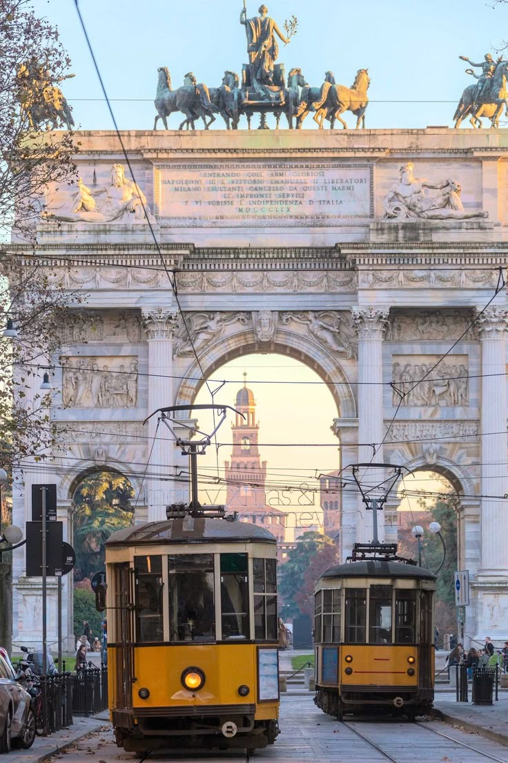 Tram storici all'Arco della Pace